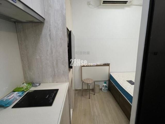 Wan Chai Kwong Wah Mansion [Agency Ads] High Floor 8 17|17/F 靚裝修開放式套房齊傢俬及交通方便鄰近地鐵站五分鐘 Hints