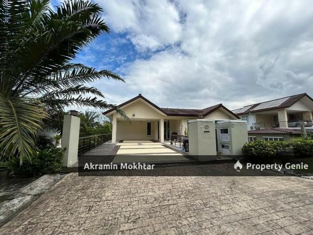 Wading Poi & Partially Furnished | Teratai Villas, Triple Storey Bungalow, Kayangan Heights, Seksyen U9, Shah Alam