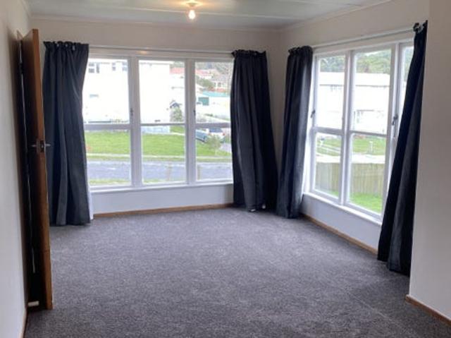 waitangirua, 3 bedrooms