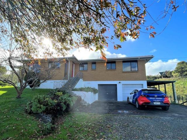 waitakere, 4 bedrooms