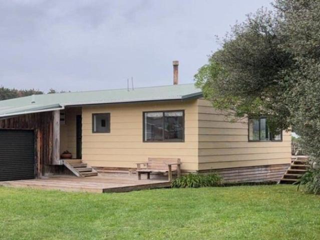 waitarere beach, 3 bedrooms
