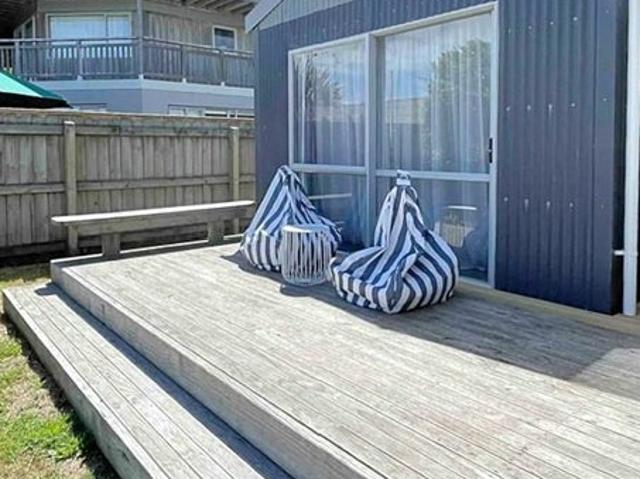 waitarere beach, 3 bedrooms