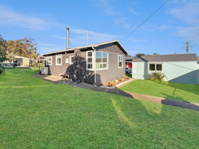 waitarere beach, 2 bedrooms