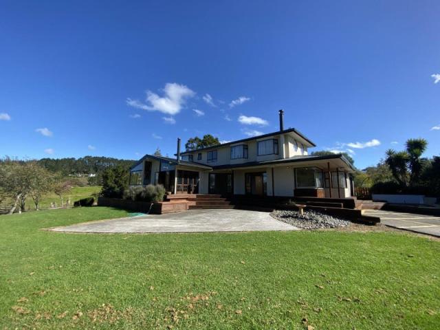 Waitoki, 5 bedrooms