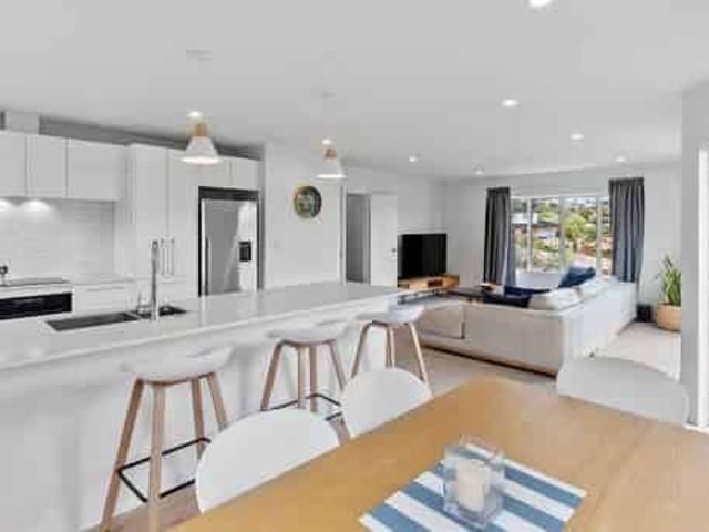Waiake beach pad