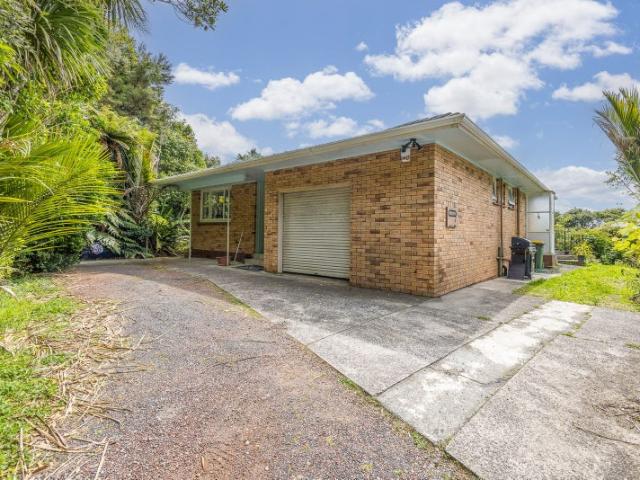 waiatarua, 3 bedrooms