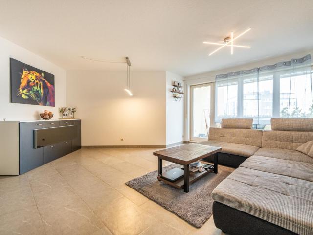Waiblingen: Gepflegte Wohnung mit Balkon, Einbauküche und Tiefgaragen sowie Außenstellplatz!