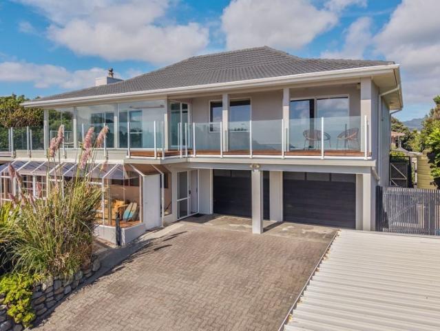waikanae beach, 5 bedrooms