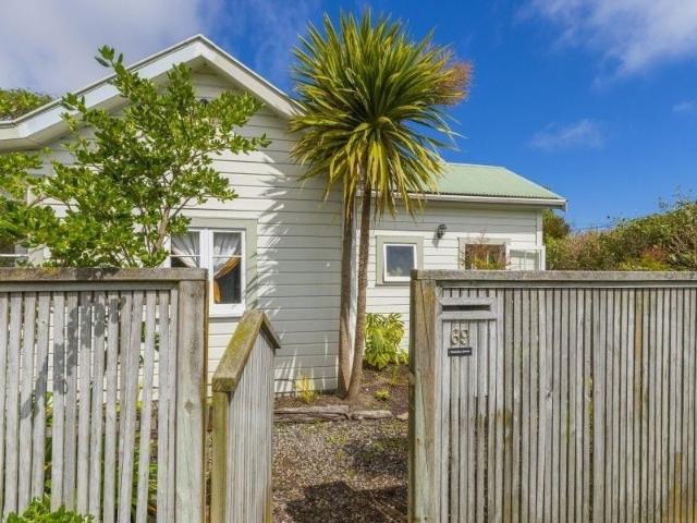 waikanae beach, 2 bedrooms