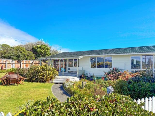 waikanae beach, 2 bedrooms