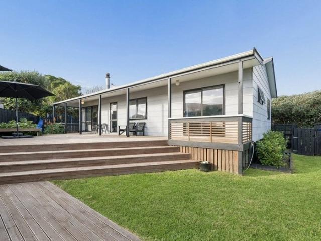 waikanae beach, 3 bedrooms
