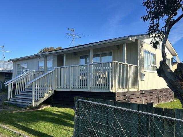 waikanae beach, 3 bedrooms