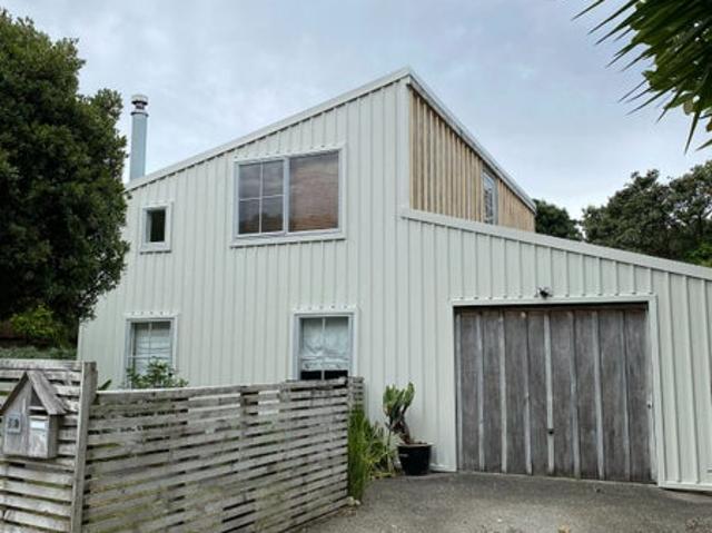 waikanae beach, 3 bedrooms