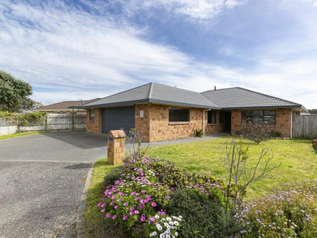 Waikanae Beach, 3 bedrooms