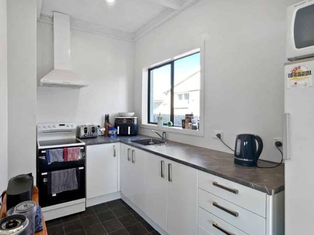WAIKIWI 4 BEDROOMS