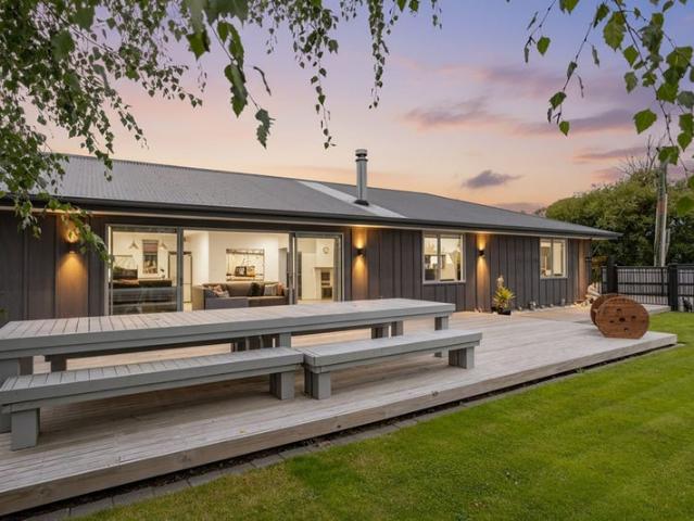 waikuku beach, 3 bedrooms