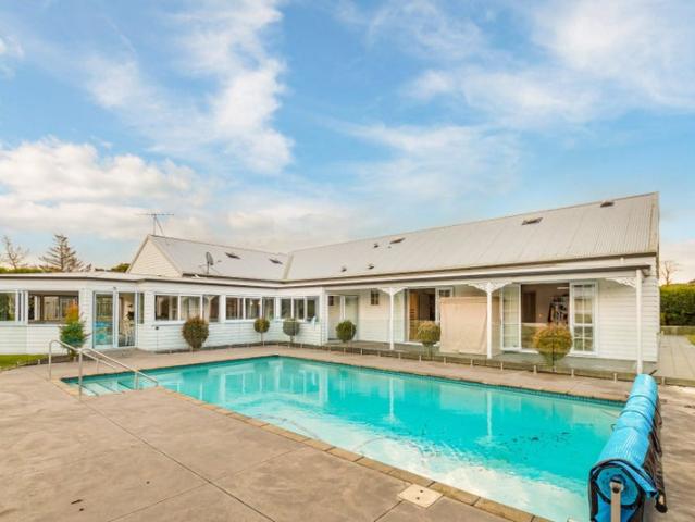 wainui, 5 bedrooms