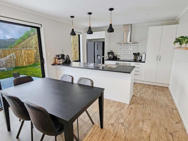 wainuiomata, 3 bedrooms