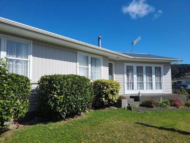 Wainuiomata, 3 bedrooms