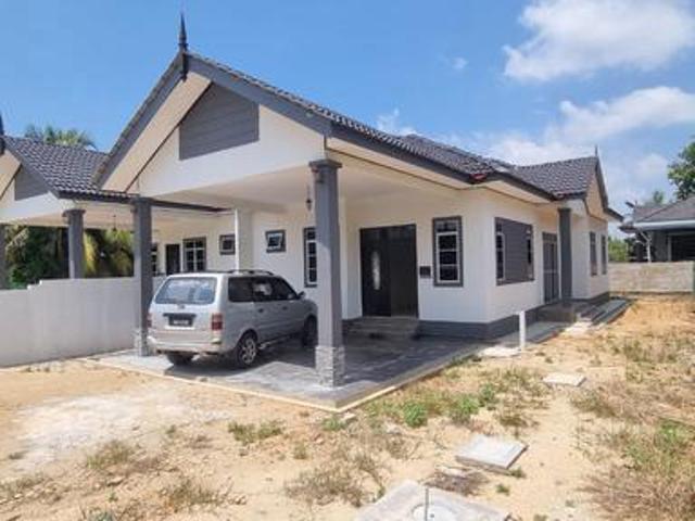 Wakaf tengah Kuala Nerus Semi D baru untuk dijual dengan tanah luas
