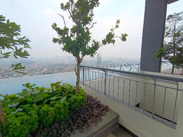 Waltz Residences, Oug