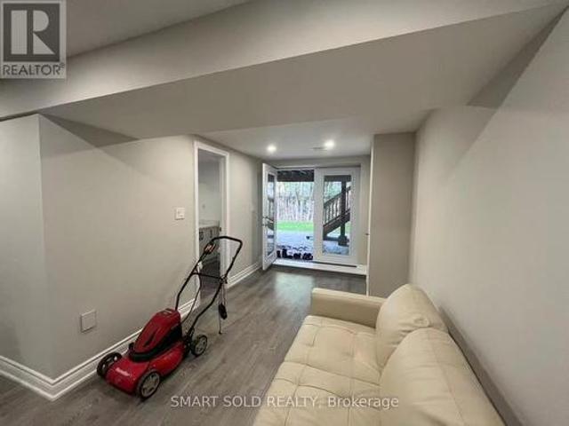 Walk Out Basement 45 Abbeywood Trail, Toronto, ON, M3B 3B4 house for lease | Listing ID C13243 | Royal LePage
