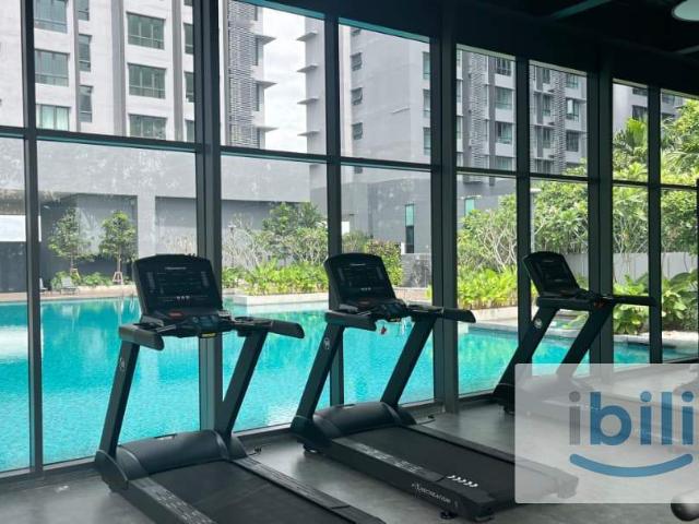 Walk to mrt. Reach TRX. Skip the Stress. Master Room @ Meta Residence