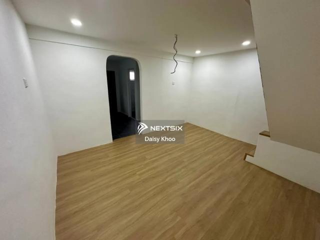 Walk to ioi city mall, next to upm uniten, golf club, Direct move in, save interest 50k, free mot, next to mall, freehold