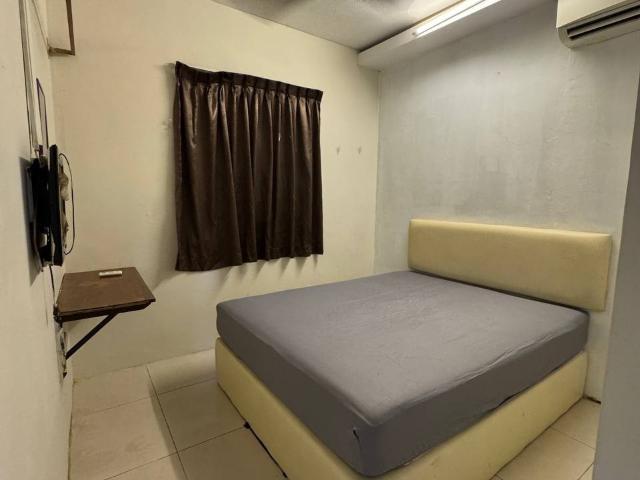 Walk to KSL/Holiday plaza | 10 Min to CIQ, Midvalley Southkey️ Master bedroom with private toilet attached