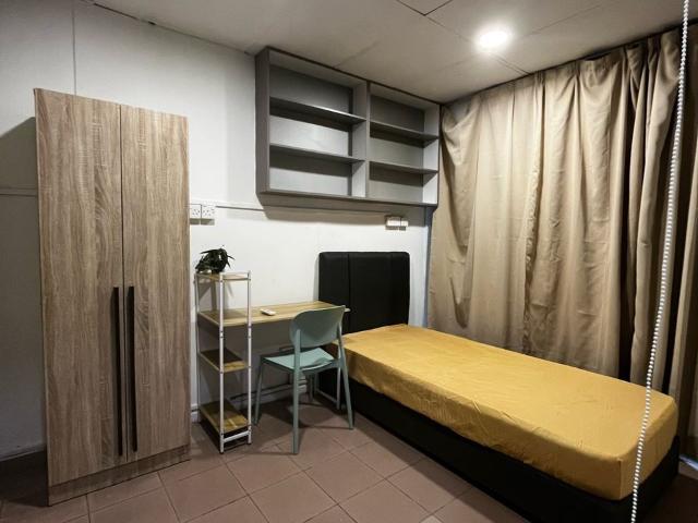 Walk to KSL/Holiday plaza | 10 Min to CIQ, Midvalley Southkey️ Master bedroom with private toilet attached