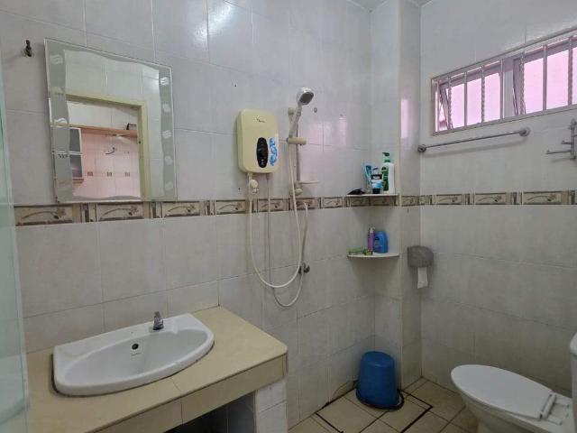 Walk to LRT, Restaurants, Banks & Amenities | Bandar Puteri Room Rent