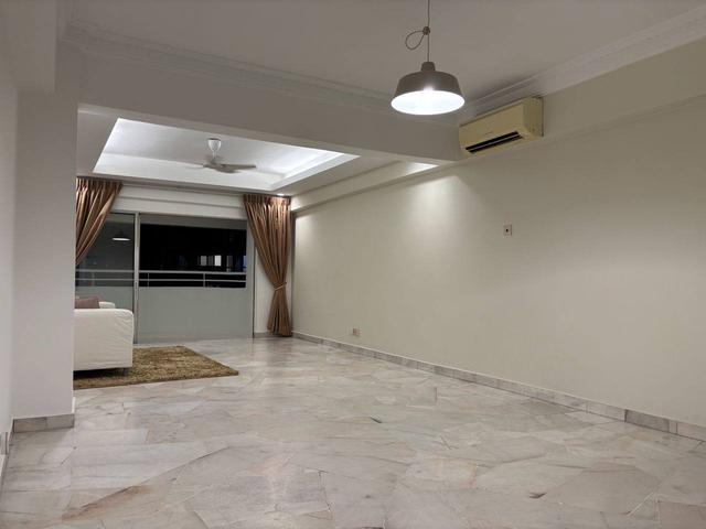 Walk to Lrt Station Freehold Condo 3 Bedrooms