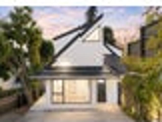 Walk to St Lukes Mall | Fully Renovated