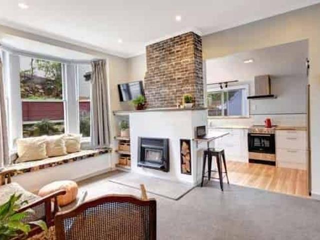Handy location 3 bedrooms plus room outside
