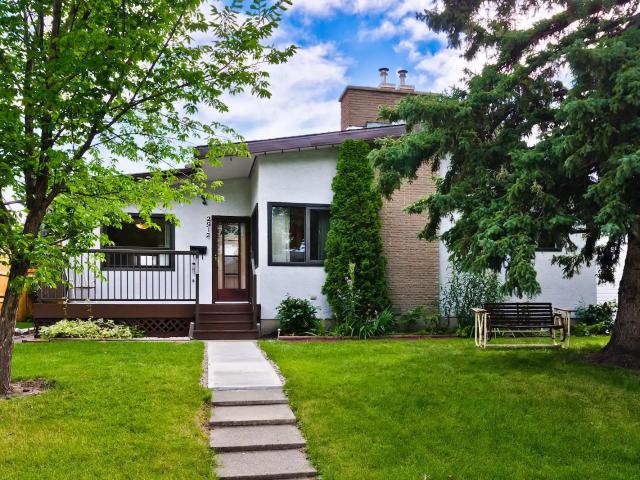 Walk To U OF C 6 Bedrooms 3 Full Washrooms Full House For Immediate Rent