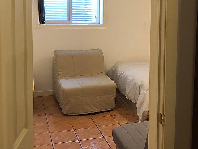 Walk Up Basement 2 Bedrooms, Walk To Sait, Lrt/bus To Downtown