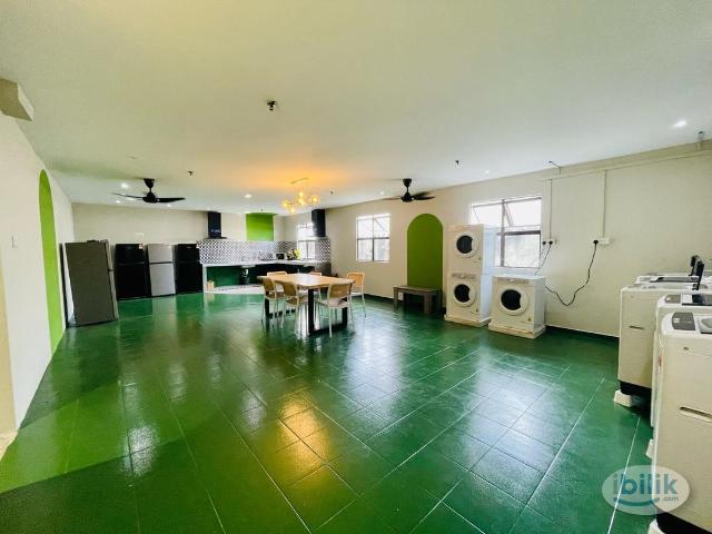 Walking distance IOI boulevard 2 mins IOI puchong LRT 7 mins IOI Shopping Mall 6 mins Eatery Sur