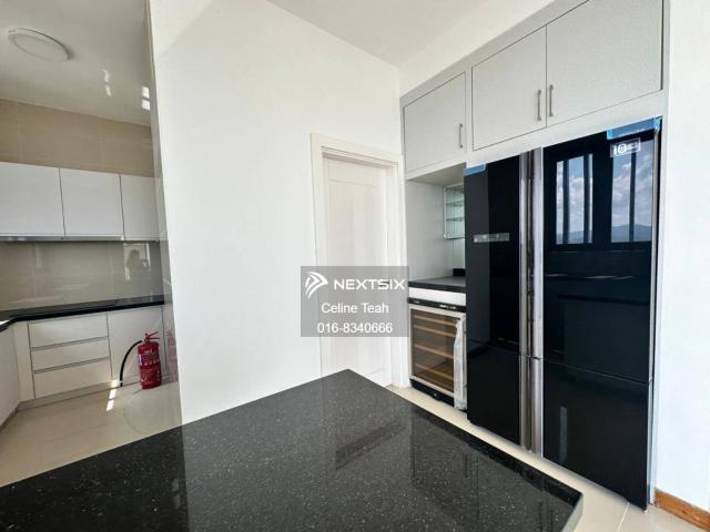 Walking distance to Mont Kiara International school & landed with POOL