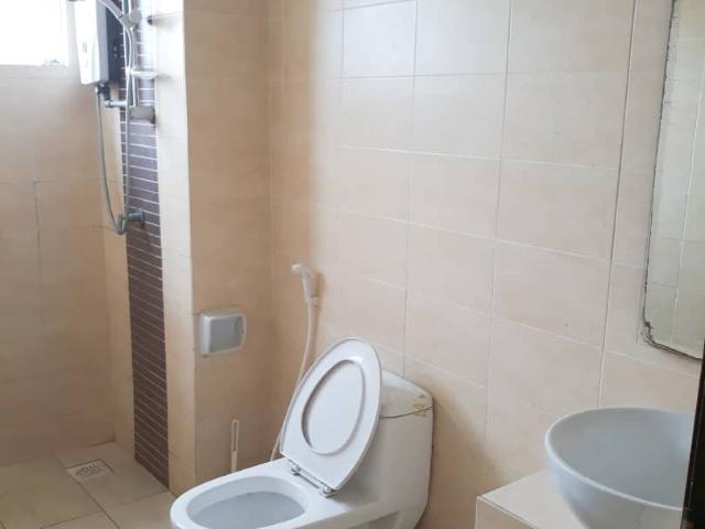 Walking distance to MRT & Thomson & Sunway Medical Centre and Tropicana Gardens Single Room at Kota Damansara, Petaling