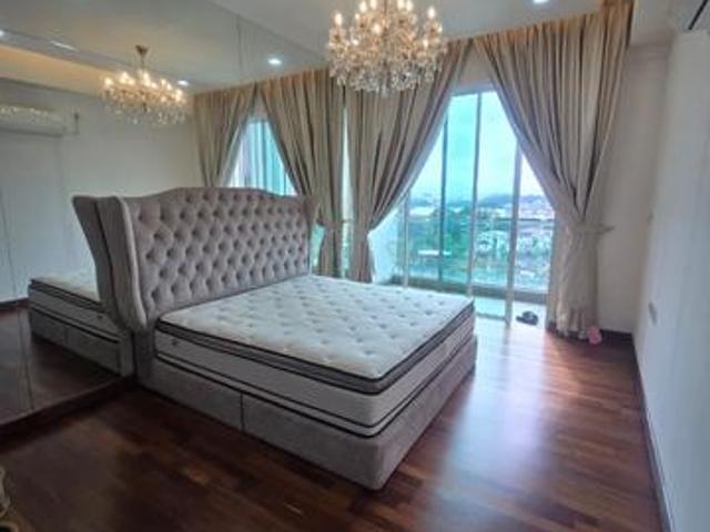 Walking Distance to CIQ Paragon Suite Studio For Rent