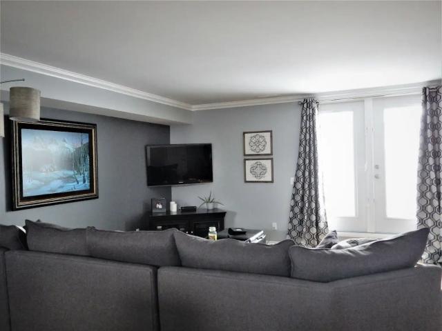 Walking distance to Foothill Medical Centre, University of Calgary, University M