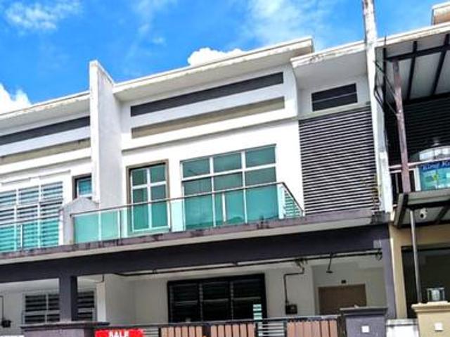 Walking distance to KPJ KLUANG 2 Storey Terrace House