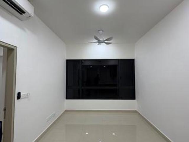 Walking Distance to LRT 11Bedrooms Low Floor 3 Airconds 1 Parking