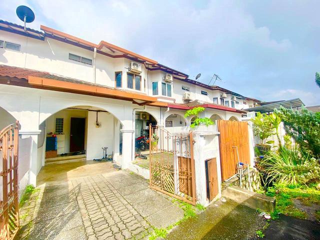 WALKING DISTANCE TO LRT TAIPAN Double Storey Terrace USJ 6