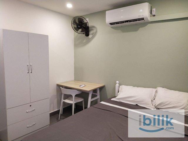 Walking distance to LRTBest LocationMiddle Queenbedroom with window and AC located in Kenanga Point
