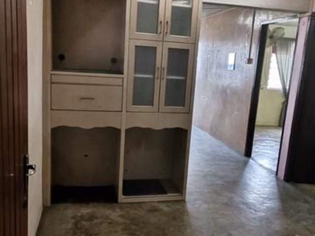 Walking distance to school hospital mall