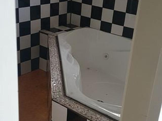 walking distance to shopping, Bunning, mitre10