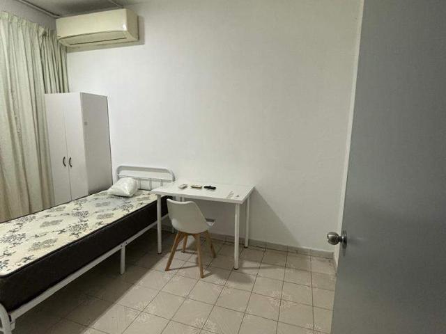 Walking distance to ss18 lrt affordable low depo single room | ss18