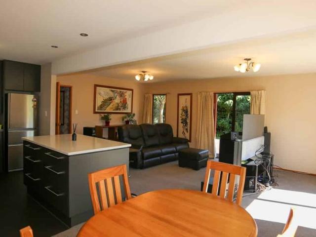 Walking distance to UC 4 large bedrooms A must see