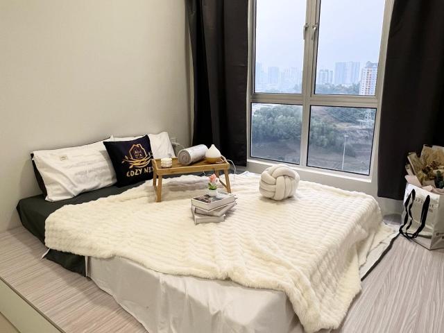 Walking 5min to LRT Muhibah】Platinum OUG MediumRoom Utilities, Wifi 600mbps, Common Area Cleaning Service